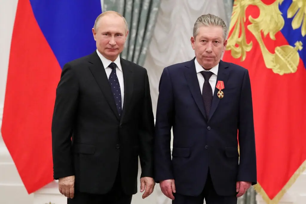 На фото, опублікованому російськими державними ЗМІ, зображено президента Росії Володимира Путіна з Равілем Магановим (праворуч) у Москві в 2019 році.